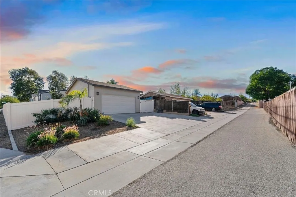 401 401 W Pottery, Lake Elsinore, California 92530 home-pic-47